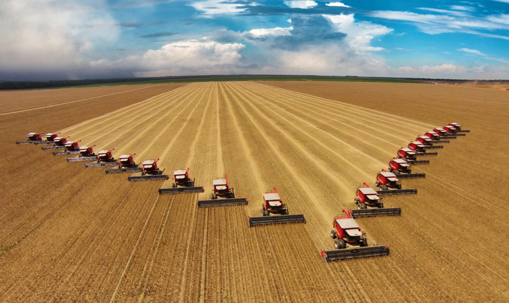 Harvesters working in the soybean harvest Expert Recommendations for Buying Row Crop Farmland