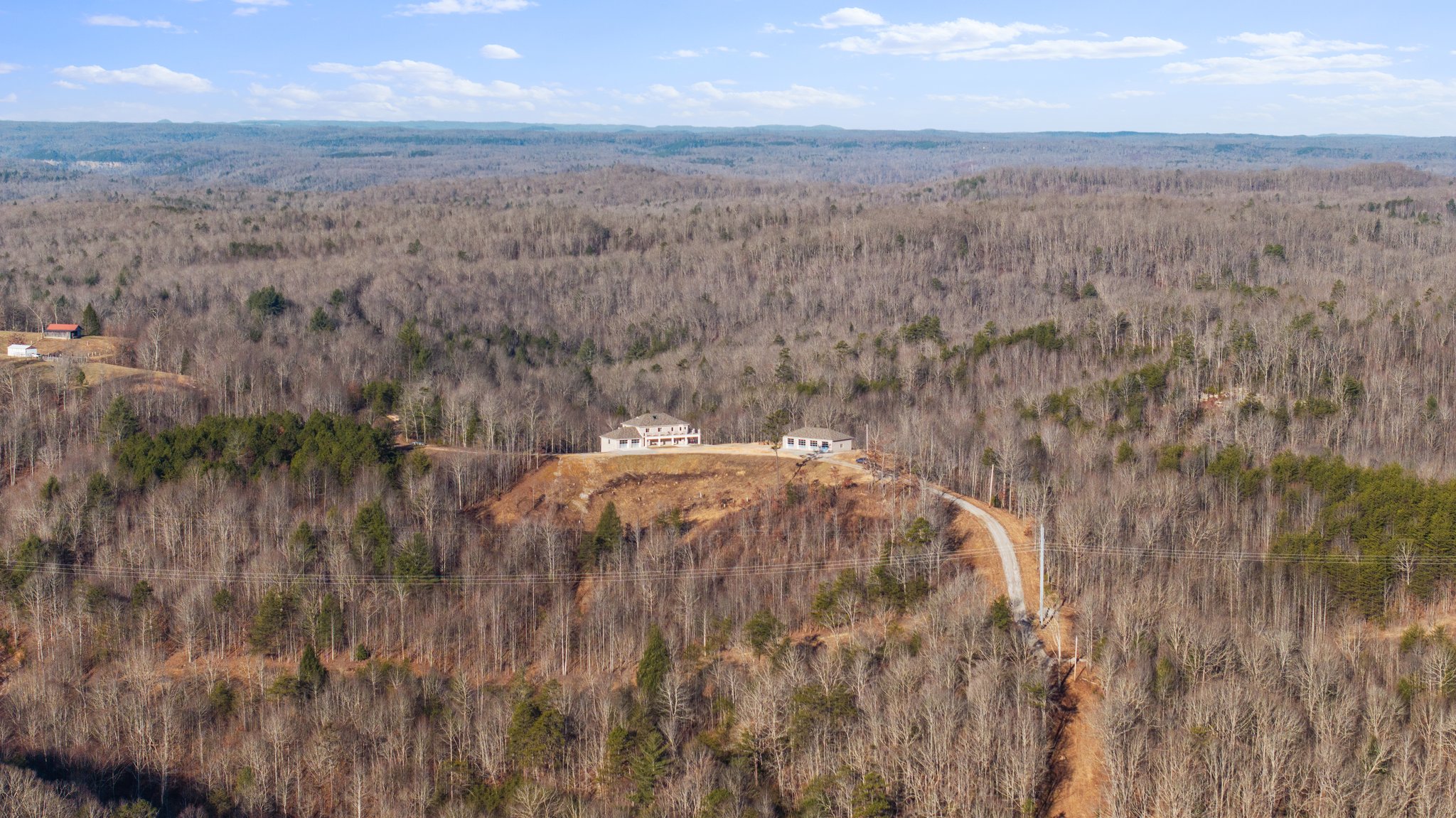 460 acres at <a href="https://www.haydenoutdoors.com/land-for-sale/1824-kingtown-road-with-460-acres/" target="_blank" rel="noopener"><strong>1824 Kingtown Road</strong></a> in Strunk, Kentucky.
