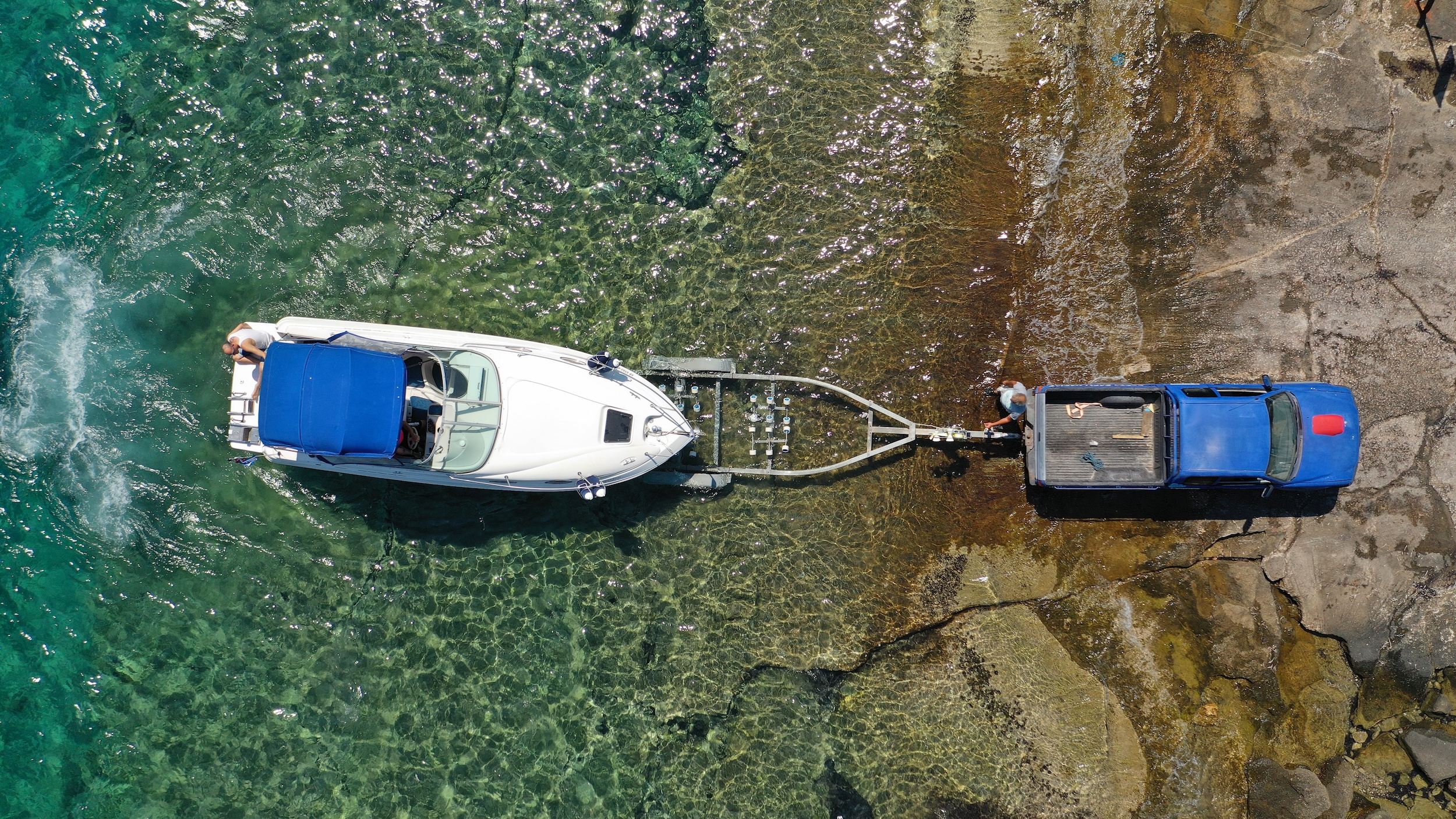pickup truck using a full trailer vs a semi trailer to deposit a boat into a lake