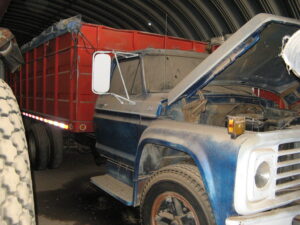 1974 Ford F700 Grain Truck – Tandem Axle – High Side w Tarp