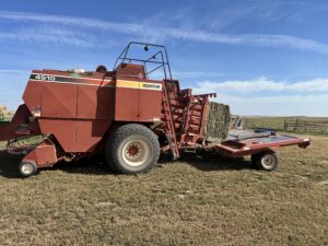 Hesston 4910 4X4 Large Square Baler with Accumulator