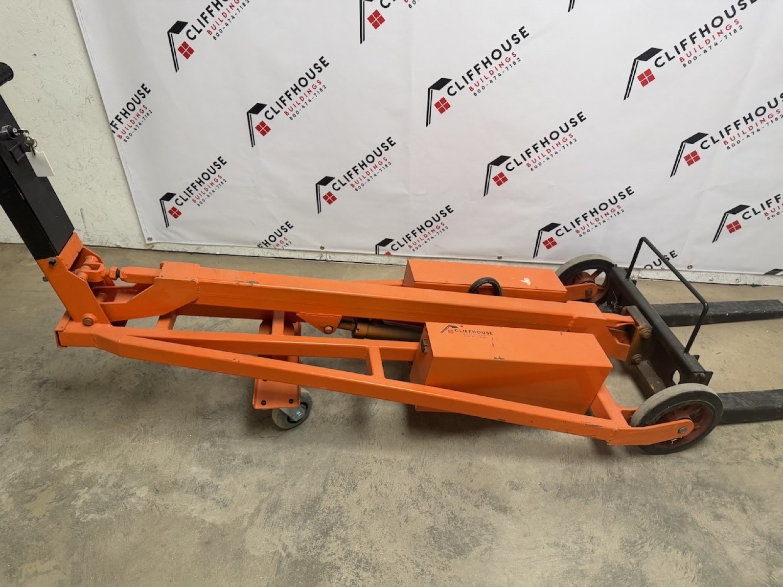 Thumbnail image of a 24V Rechargeable Hydraulic Pallet Fork Lift – Clearance As-Is